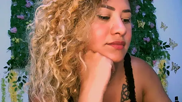 Snapshot of Crysrus chatting on 01-17-25, 02:50 Crysrus online show from 01-17-25, 02:50