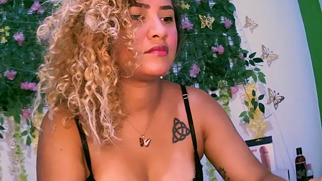 Snapshot of Crysrus chatting on 02-01-25, 12:29 Crysrus online show from 02-01-25, 12:29