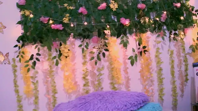 Snapshot of Crysrus chatting on 02-23-25, 03:24 Crysrus online show from 02-23-25, 03:24