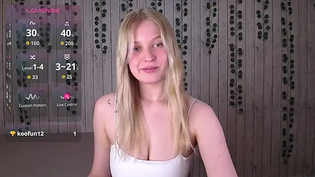 EmiliaDuchess online show from 12-19-25, 02:57
