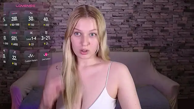 EmiliaDuchess online show from 04-12-26, 02:22