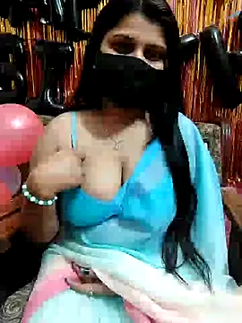 Snapshot of Hotty-simran chatting on 02-11-25, 10:26 Hotty-simran online show from 02-11-25, 10:26