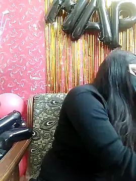 Snapshot of Hotty-simran chatting on 02-15-25, 04:36 Hotty-simran online show from 02-15-25, 04:36