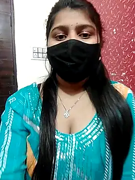 Snapshot of Hotty-simran chatting on 03-07-25, 04:35 Hotty-simran online show from 03-07-25, 04:35