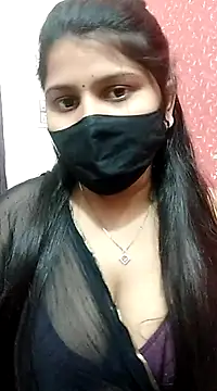 Snapshot of Hotty-simran chatting on 03-08-25, 04:34 Hotty-simran online show from 03-08-25, 04:34