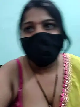 Snapshot of Hotty-simran chatting on 10-03-25, 04:42 Hotty-simran online show from 10-03-25, 04:42