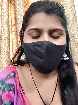 Snapshot of Hotty-simran chatting on 10-18-25, 04:37 Hotty-simran online show from 10-18-25, 04:37