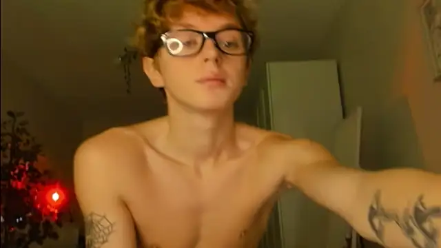 Snapshot of agelandreww chatting on 12-22-25, 01:41 agelandreww online show from 12-22-25, 01:41