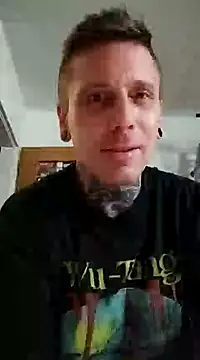 Snapshot of Schabernack1990 chatting on 01-28-25, 02:11 Schabernack1990 online show from 01-28-25, 02:11