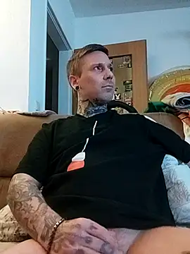 Snapshot of Schabernack1990 chatting on 02-21-25, 03:34 Schabernack1990 online show from 02-21-25, 03:34