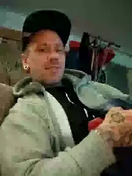 Snapshot of Schabernack1990 chatting on 03-17-25, 01:57 Schabernack1990 online show from 03-17-25, 01:57