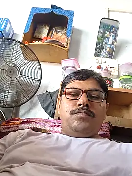 Snapshot of Srmotrs chatting on 09-25-25, 06:39 Srmotrs online show from 09-25-25, 06:39