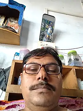 Snapshot of Srmotrs chatting on 09-26-25, 10:08 Srmotrs online show from 09-26-25, 10:08