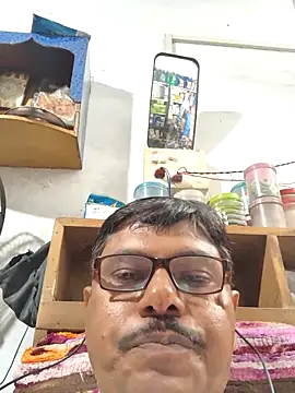 Snapshot of Srmotrs chatting on 09-29-25, 02:44 Srmotrs online show from 09-29-25, 02:44