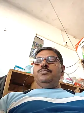 Snapshot of Srmotrs chatting on 10-06-25, 06:55 Srmotrs online show from 10-06-25, 06:55