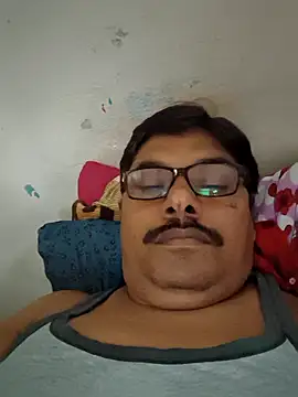 Snapshot of Srmotrs chatting on 10-22-25, 03:18 Srmotrs online show from 10-22-25, 03:18