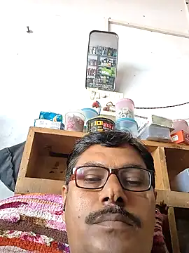 Snapshot of Srmotrs chatting on 10-24-25, 07:05 Srmotrs online show from 10-24-25, 07:05