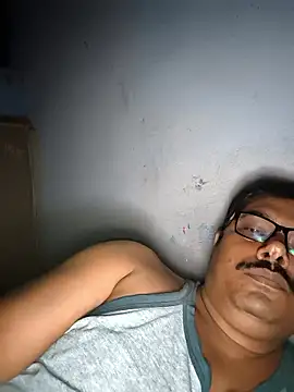 Snapshot of Srmotrs chatting on 10-25-25, 12:29 Srmotrs online show from 10-25-25, 12:29