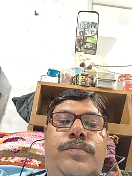 Snapshot of Srmotrs chatting on 10-25-25, 12:34 Srmotrs online show from 10-25-25, 12:34