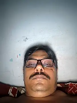 Snapshot of Srmotrs chatting on 10-26-25, 06:36 Srmotrs online show from 10-26-25, 06:36