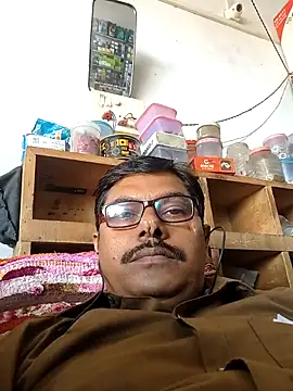 Snapshot of Srmotrs chatting on 10-27-25, 06:39 Srmotrs online show from 10-27-25, 06:39