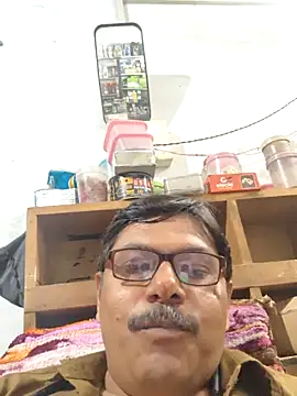 Snapshot of Srmotrs chatting on 10-29-25, 12:29 Srmotrs online show from 10-29-25, 12:29