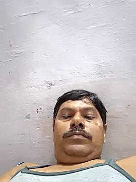 Snapshot of Srmotrs chatting on 10-30-25, 02:13 Srmotrs online show from 10-30-25, 02:13