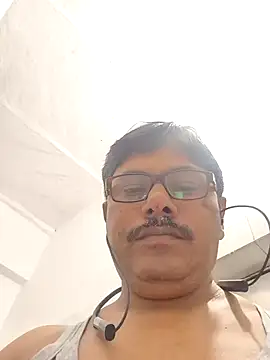 Snapshot of Srmotrs chatting on 10-30-25, 06:52 Srmotrs online show from 10-30-25, 06:52