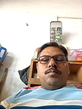 Snapshot of Srmotrs chatting on 11-10-25, 04:55 Srmotrs online show from 11-10-25, 04:55