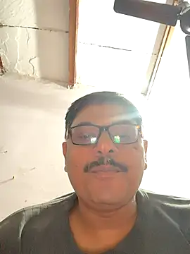 Snapshot of Srmotrs chatting on 11-11-25, 05:13 Srmotrs online show from 11-11-25, 05:13