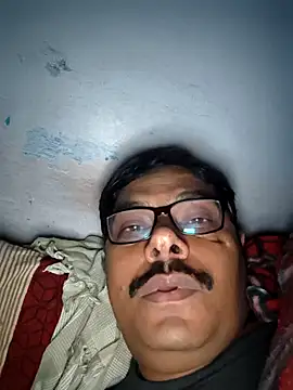 Snapshot of Srmotrs chatting on 11-13-25, 10:41 Srmotrs online show from 11-13-25, 10:41