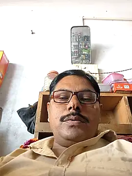 Snapshot of Srmotrs chatting on 11-16-25, 05:35 Srmotrs online show from 11-16-25, 05:35