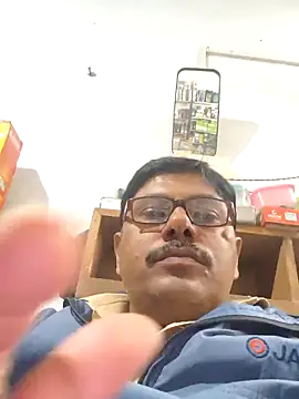 Snapshot of Srmotrs chatting on 11-18-25, 01:37 Srmotrs online show from 11-18-25, 01:37