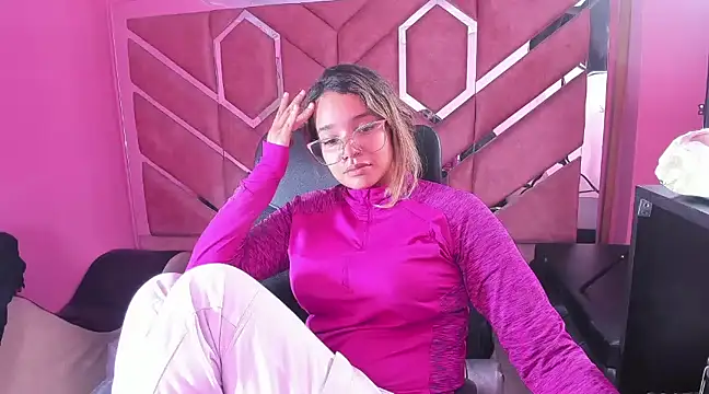 Snapshot of Olivia_Fox69 chatting on 02-04-25, 03:44 Olivia Fox69 online show from 02-04-25, 03:44