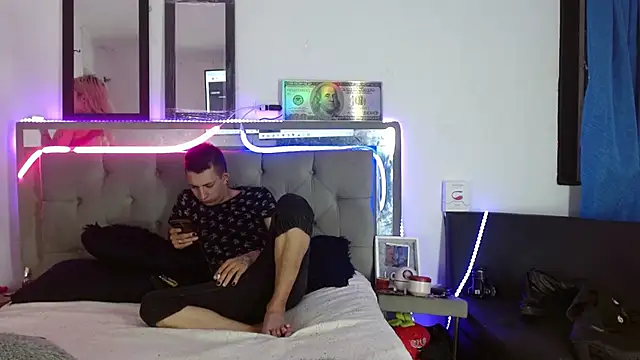 parejacaliente20154 online show from 02-13-25, 11:06