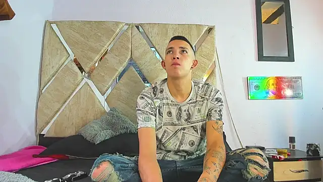 parejacaliente20154 online show from 11-08-25, 01:33