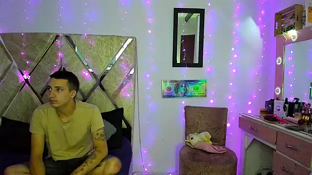 parejacaliente20154 online show from 12-01-25, 09:03