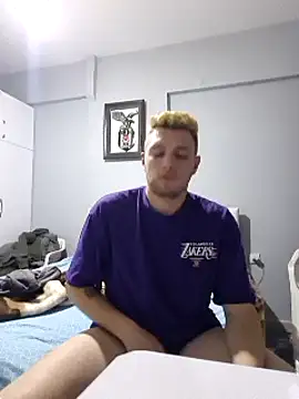 Snapshot of Franso13 chatting on 03-03-25, 10:10 Franso13 online show from 03-03-25, 10:10