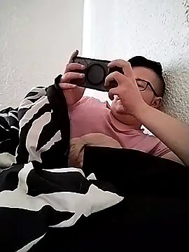 Snapshot of bisexualboy05 chatting on 09-20-25, 07:42 bisexualboy05 online show from 09-20-25, 07:42