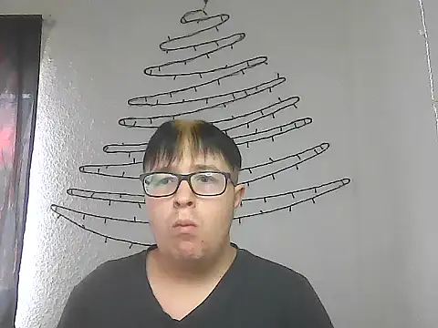 Snapshot of bisexualboy05 chatting on 11-21-25, 08:35 bisexualboy05 online show from 11-21-25, 08:35