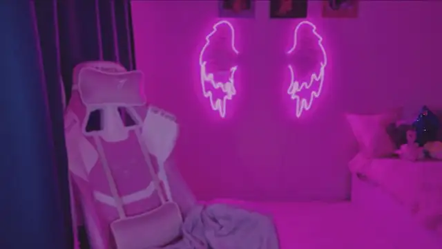 Elsie Ginger online show from 12-15-24, 09:31