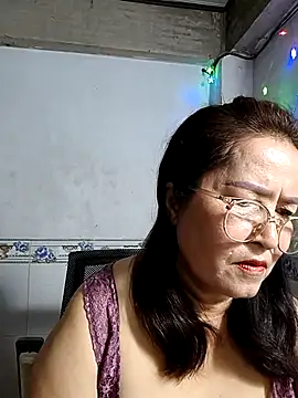 Snapshot of phnz chatting on 12-20-25, 09:49 phnz online show from 12-20-25, 09:49