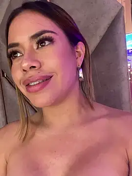 Snapshot of Emma-Conti chatting on 03-07-25, 10:10 Emma-Conti online show from 03-07-25, 10:10