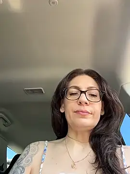 Snapshot of BeautifulMesss chatting on 06-15-26, 03:58 BeautifulMesss online show from 06-15-26, 03:58