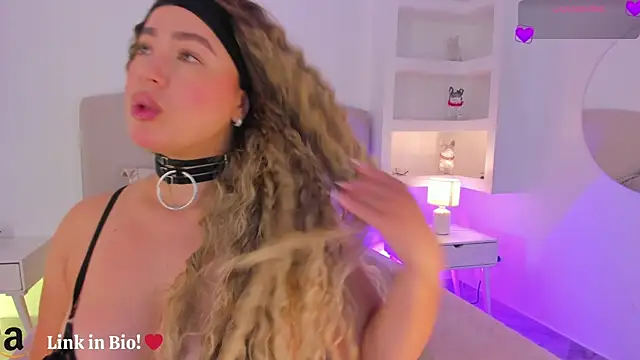 Snapshot of nathalynbarnes chatting on 11-25-25, 10:59 nathalynbarnes online show from 11-25-25, 10:59