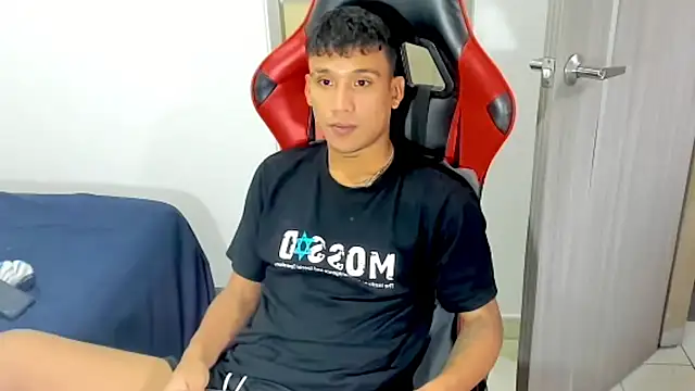 Snapshot of Backsex_boy chatting on 02-22-26, 10:19 Backsex boy online show from 02-22-26, 10:19