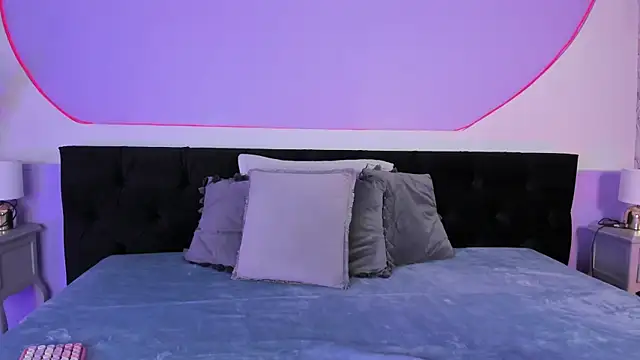 Julieta Cortes   online show from 11-20-25, 12:16