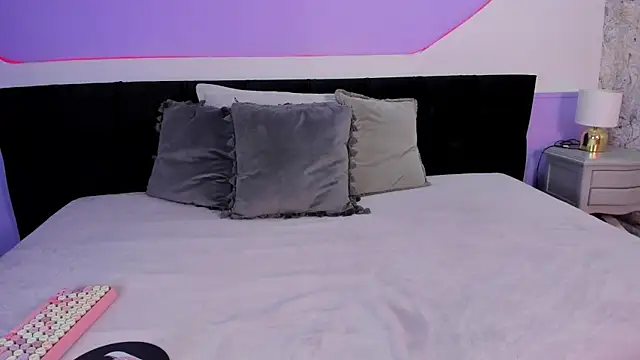 Julieta Cortes   online show from 11-22-25, 12:15