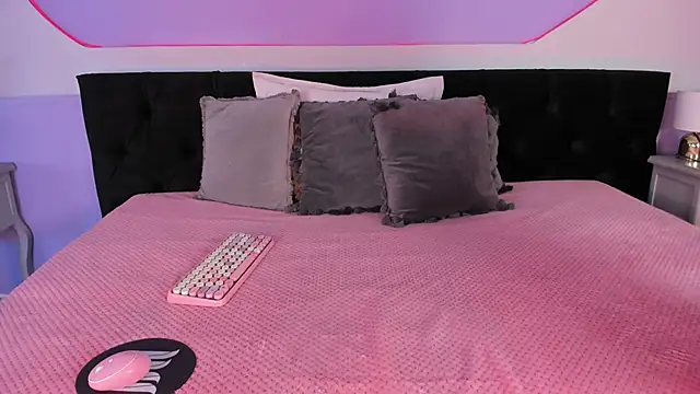 Julieta Cortes   online show from 12-02-25, 12:21