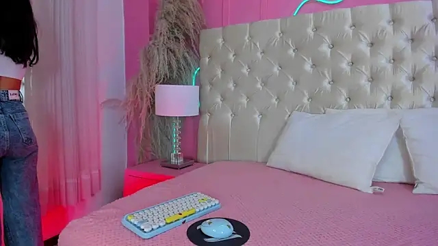 Julieta Cortes   online show from 03-28-26, 11:54